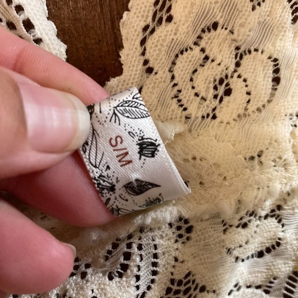 Wishlist Bralette Size Small/Medium.  Wireless‎ Cream with no clasps. - Picture 3 of 4